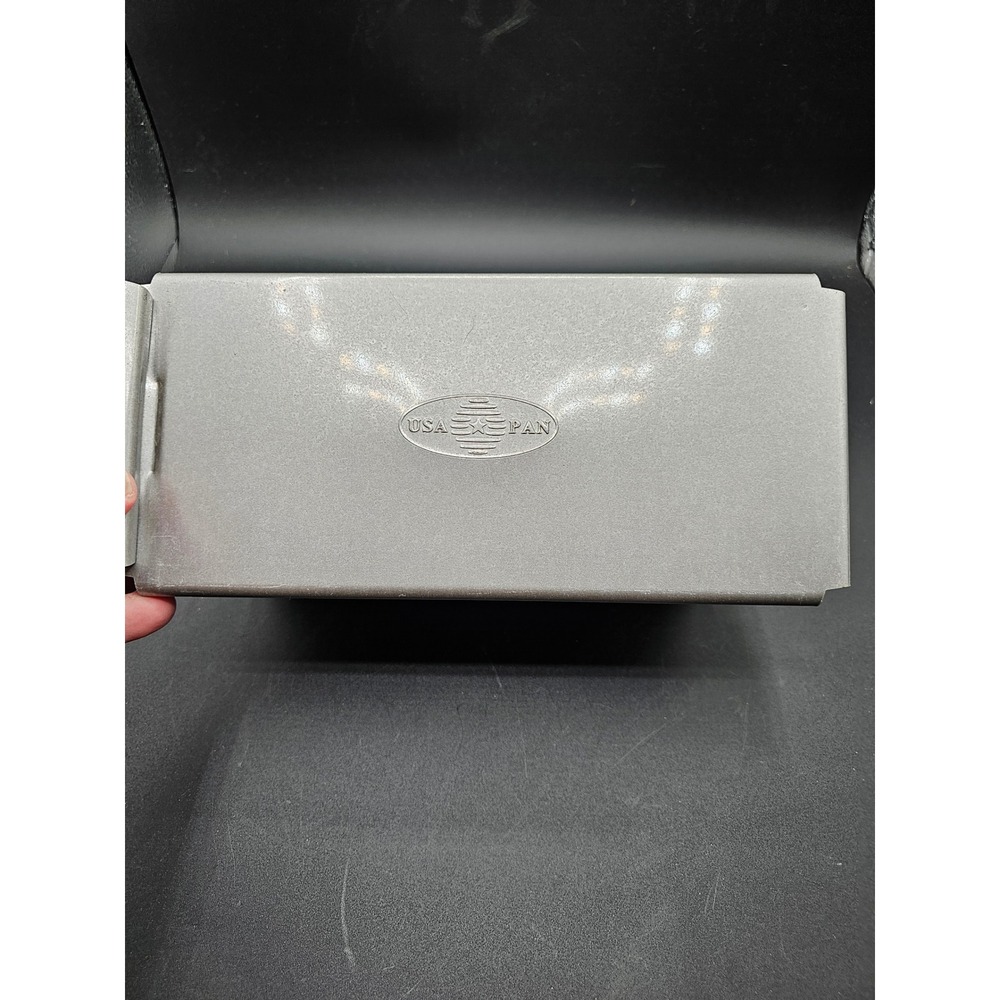 USA Pan Pullman Loaf Pan with Lid 9 x 4 x 4 Inch Aluminized Steel Nonstick WW